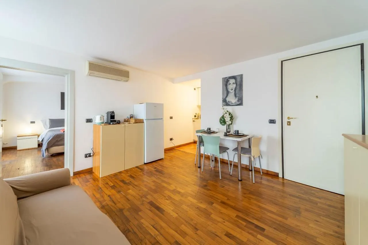 Parrot House - Casa In Centro A Parma Apartment